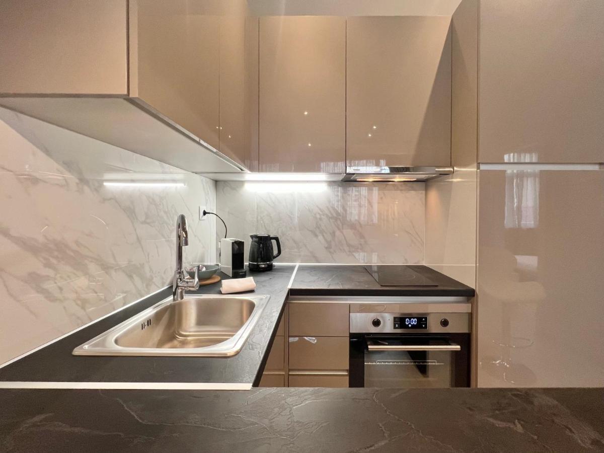 Aura F24 Apartments By Halu! - Vibrant Neighbourhood Tesalonika Bagian luar foto