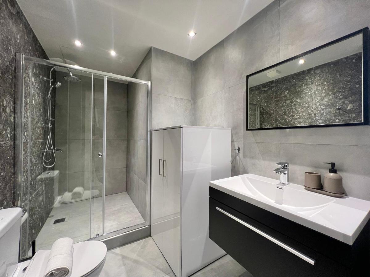 Aura F24 Apartments By Halu! - Vibrant Neighbourhood Tesalonika Bagian luar foto
