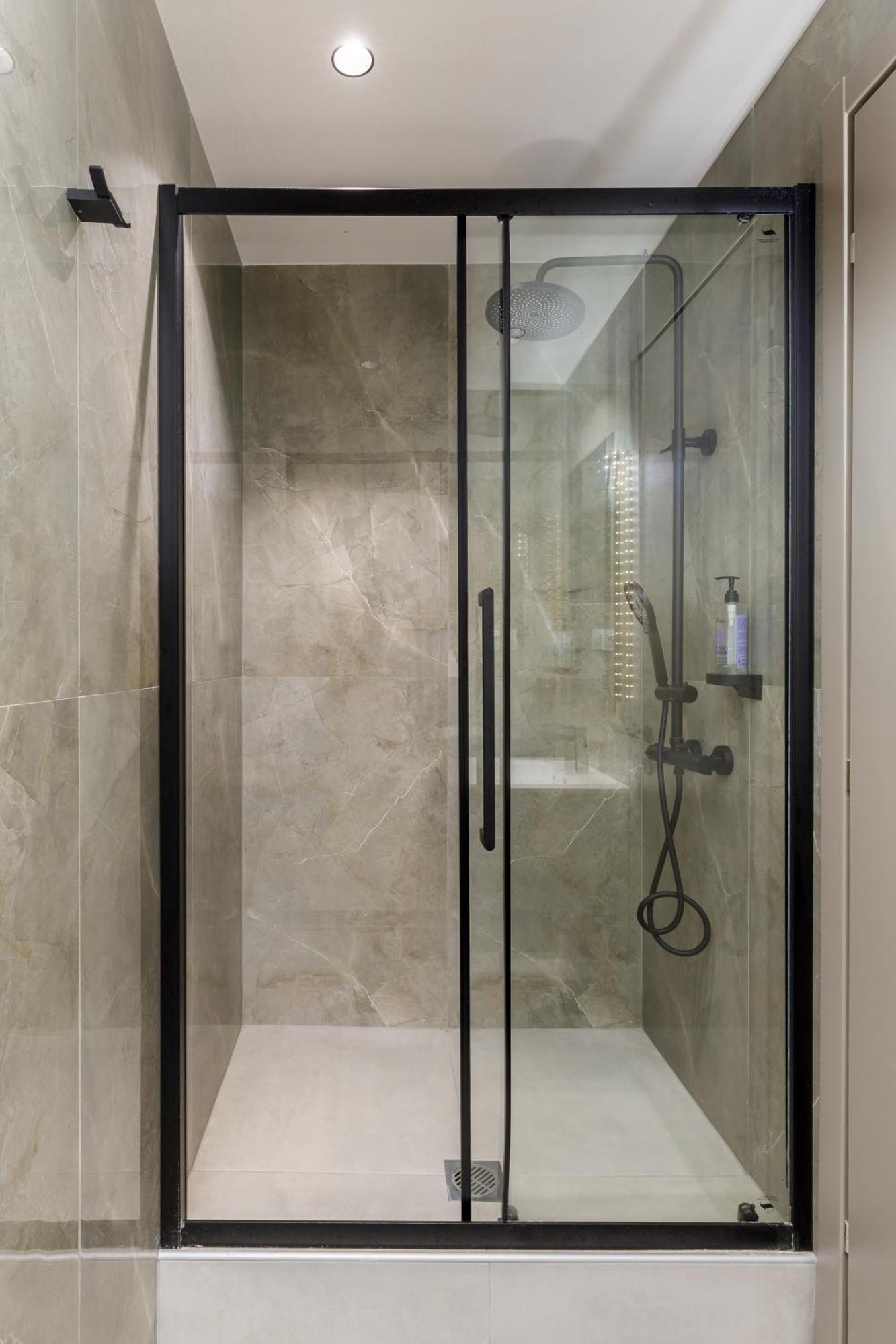 Aura F24 Apartments By Halu! - Vibrant Neighbourhood Tesalonika Bagian luar foto