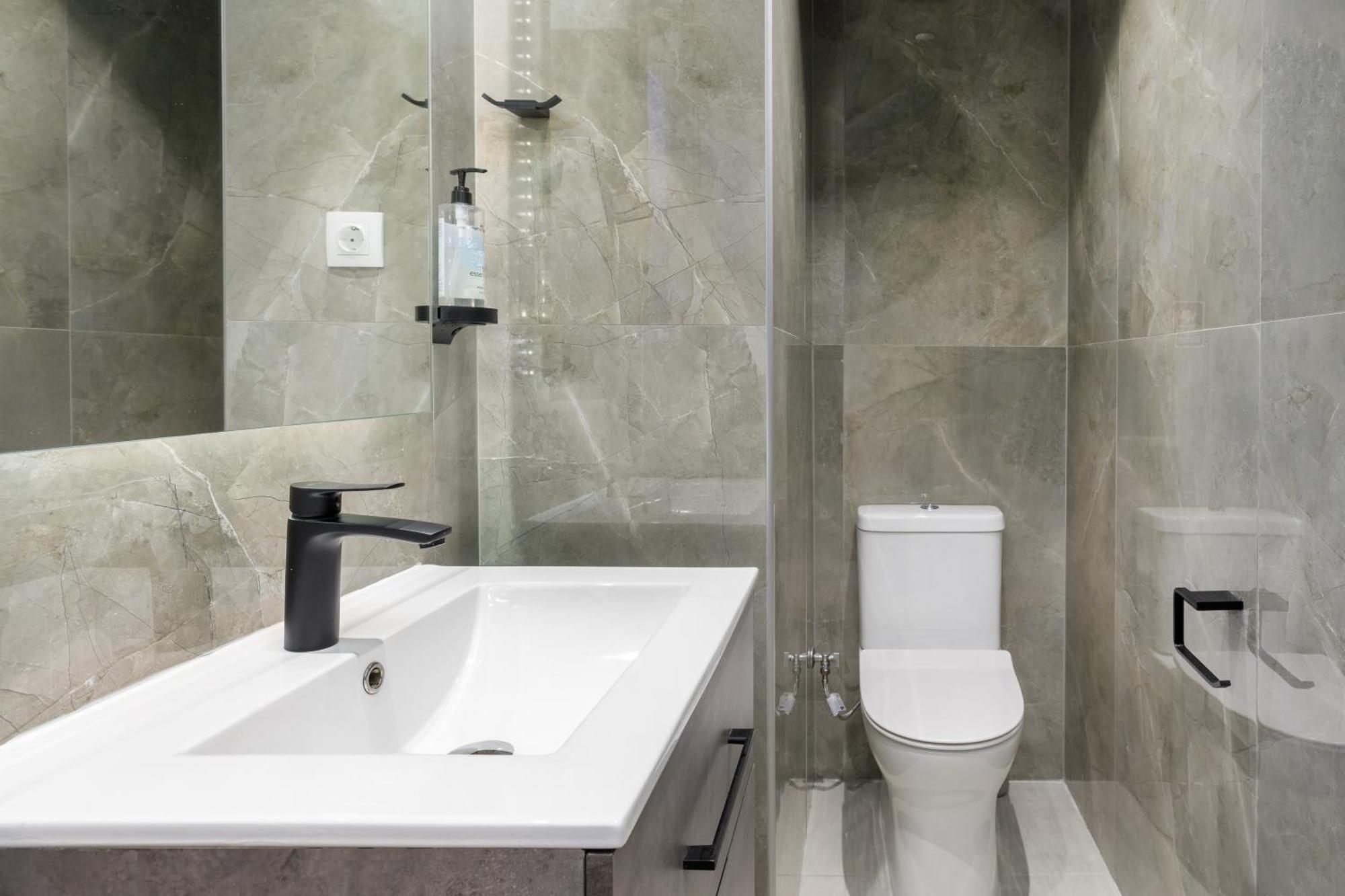 Aura F24 Apartments By Halu! - Vibrant Neighbourhood Tesalonika Bagian luar foto