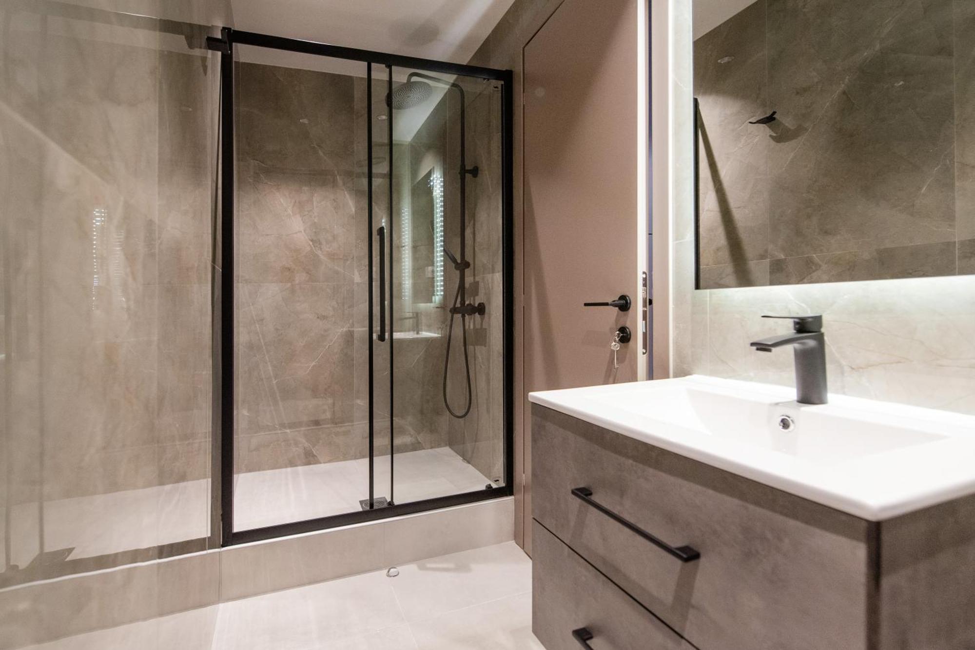 Aura F24 Apartments By Halu! - Vibrant Neighbourhood Tesalonika Bagian luar foto